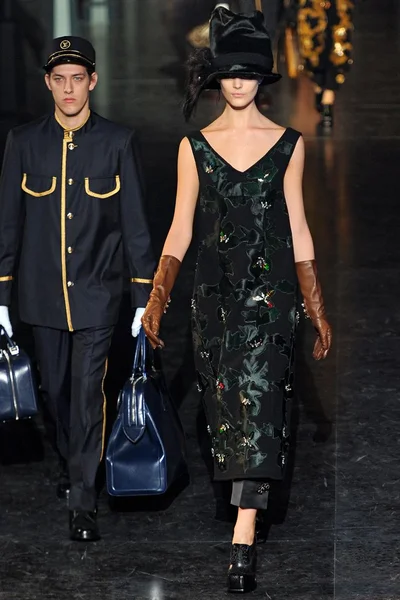 Look 19